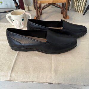 Easy Spirit Black Sedevitt Loafer EUC Size 10M